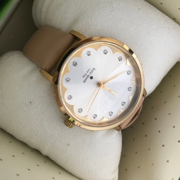 Metro Scallop Watch In Vachetta